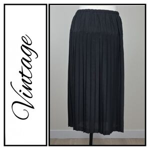 Vintage Black Pleated Midi Skirt – Elastic Waistband – Elegant Classic Style